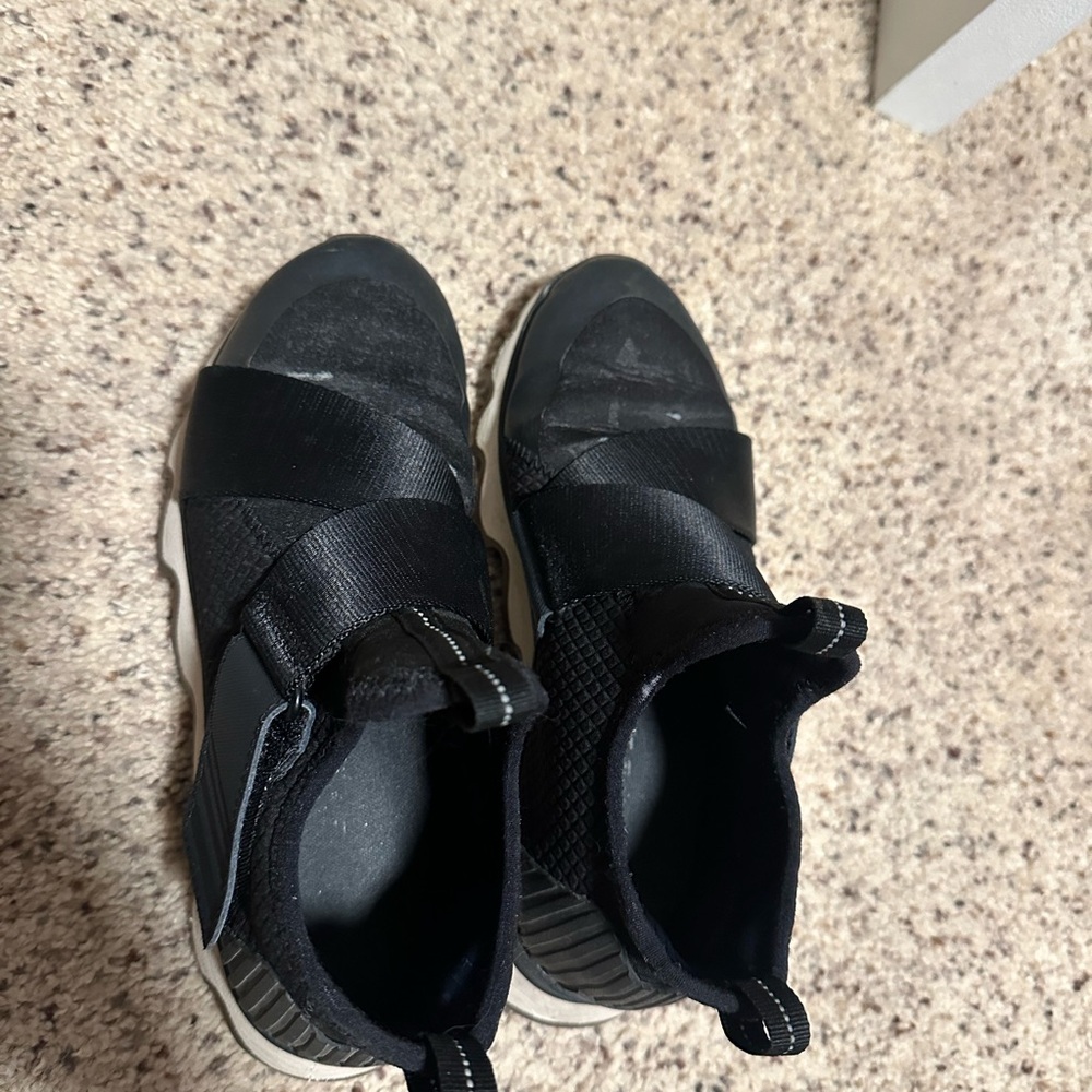 Sorel Size 6 Women’s Kinetic Sneak Black Sneakers Adjustable Strap Shoes Low Top - Picture 5 of 13